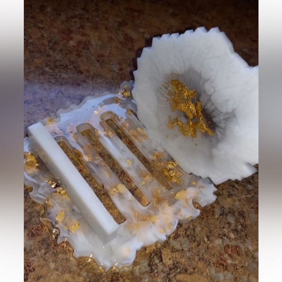 White&Gold Resin Coasters - Picture 2 of 3